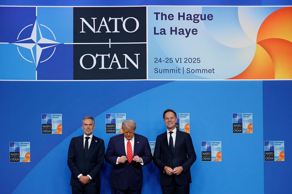 Imaginile zilei de la Summitul NATO. Vedeta reuniunii a fost președintele SUA Donald Trump. Edi Rama, în teniși la poza oficială 983719