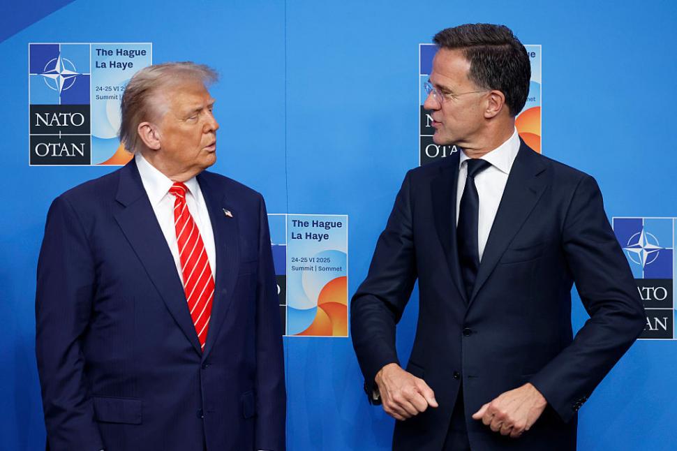 Imaginile zilei de la Summitul NATO. Vedeta reuniunii a fost președintele SUA Donald Trump. Edi Rama, în teniși la poza oficială 983720