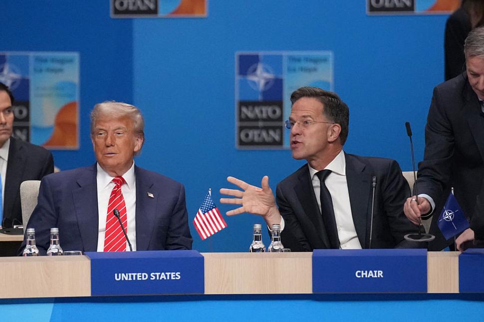 Imaginile zilei de la Summitul NATO. Vedeta reuniunii a fost președintele SUA Donald Trump. Edi Rama, în teniși la poza oficială 983723