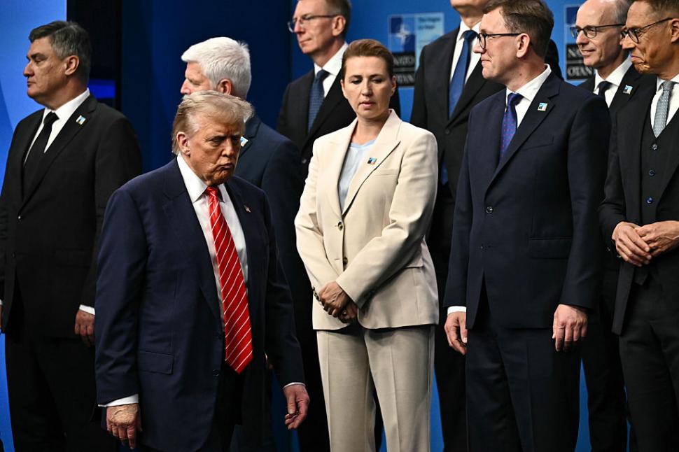 Imaginile zilei de la Summitul NATO. Vedeta reuniunii a fost președintele SUA Donald Trump. Edi Rama, în teniși la poza oficială 983725