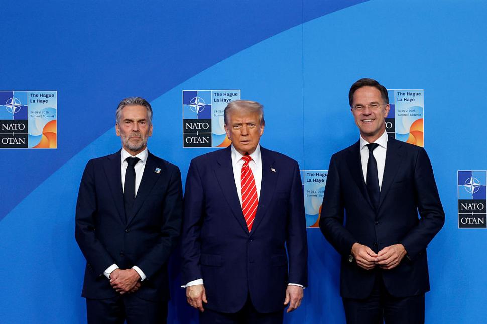 Imaginile zilei de la Summitul NATO. Vedeta reuniunii a fost președintele SUA Donald Trump. Edi Rama, în teniși la poza oficială 983726