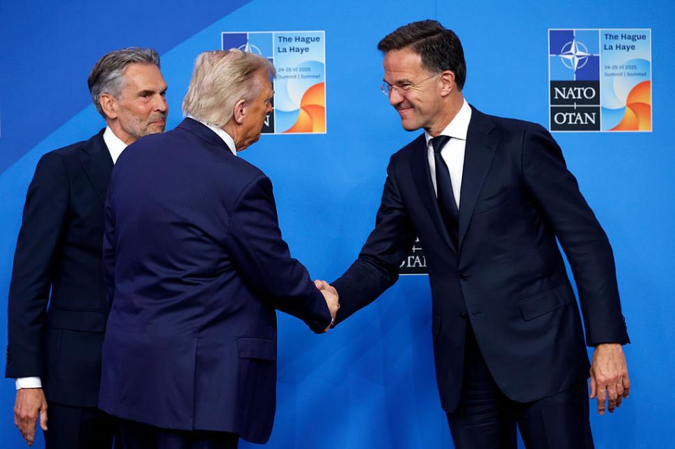 Imaginile zilei de la Summitul NATO. Vedeta reuniunii a fost președintele SUA Donald Trump. Edi Rama, în teniși la poza oficială 983727