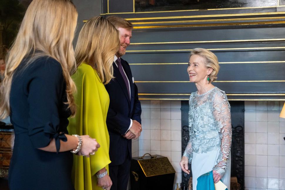 Într-o ținută îndrăzneață, Regina Maxima a furat toate privirile la Summitul NATO. Reacțiile lui Trump și Macron când au întâlnit-o 983581