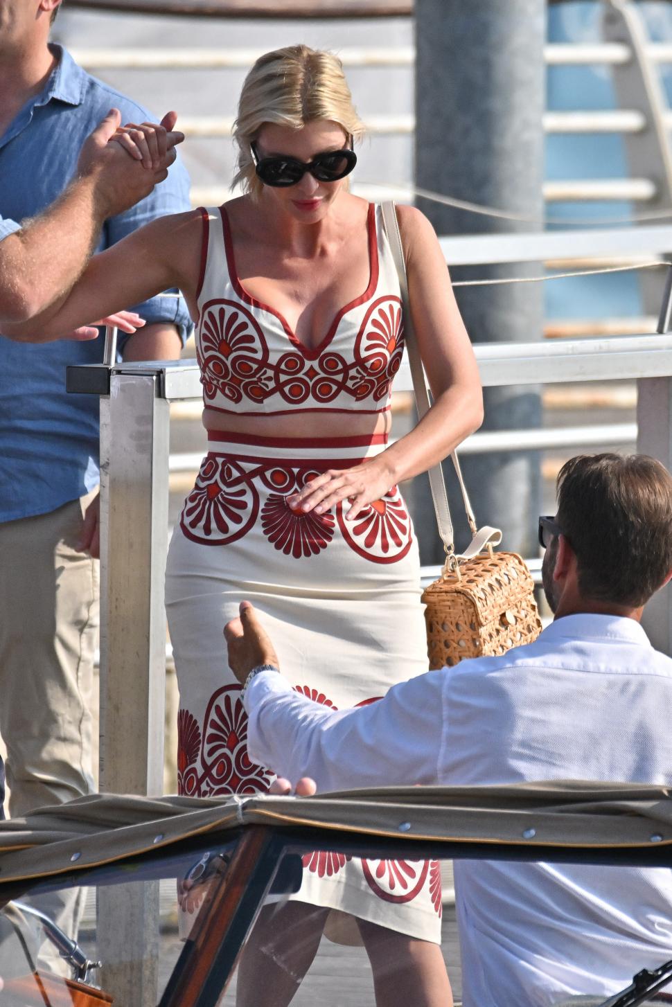 La Veneţia au început să sosească invitații VIP la nunta lui Jeff Bezos cu Lauren Sanchez. Ivanka Trump a venit cu soțul și copiii 983623