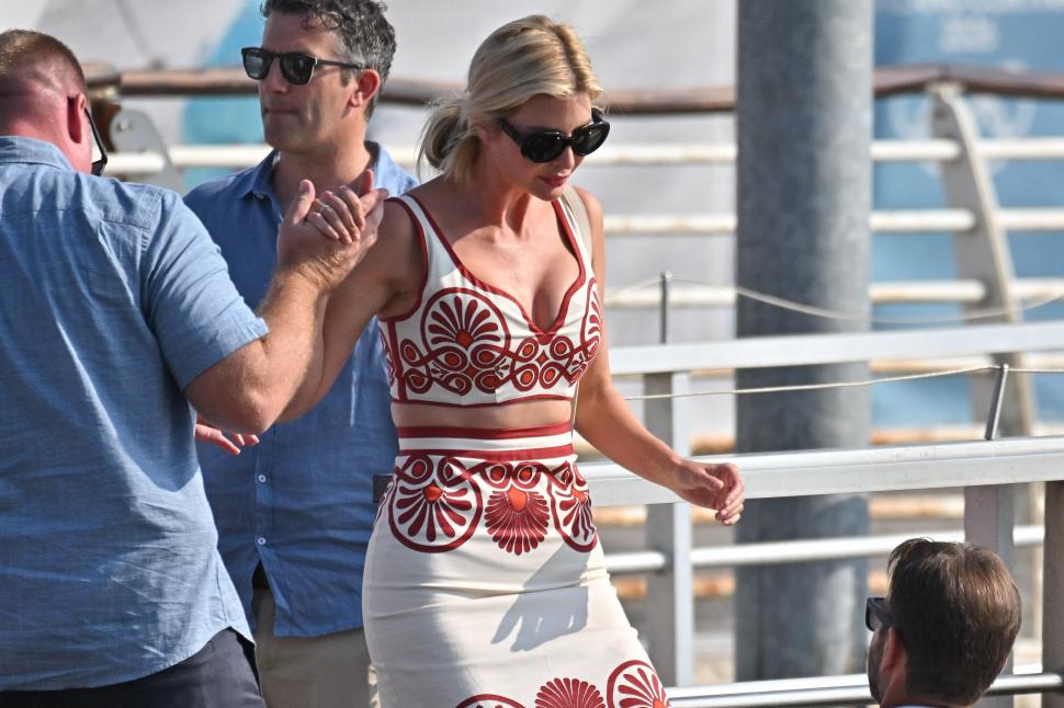 La Veneţia au început să sosească invitații VIP la nunta lui Jeff Bezos cu Lauren Sanchez. Ivanka Trump a venit cu soțul și copiii 983625