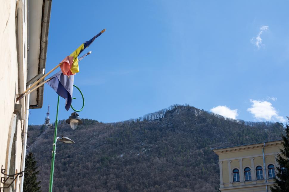 Ziua Drapelului Naţional. Ce reprezintă culorile de pe steagul României 983120