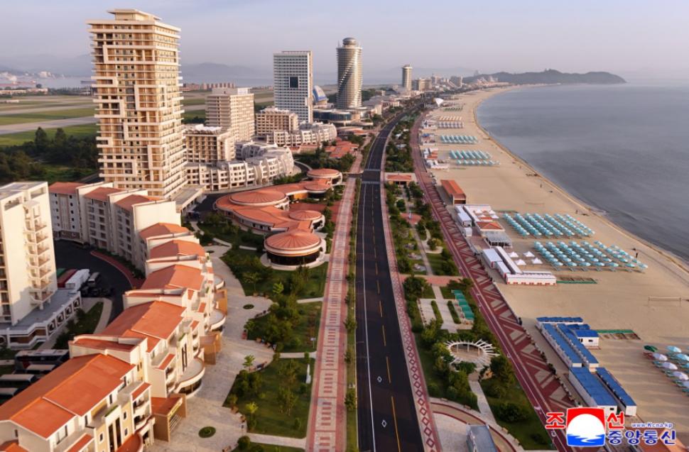 Extravaganța soției lui Kim Jong Un, care a apărut cu geantă Gucci și îmbrăcată în pantaloni după ce nu a fost văzută mai bine de un an 984472