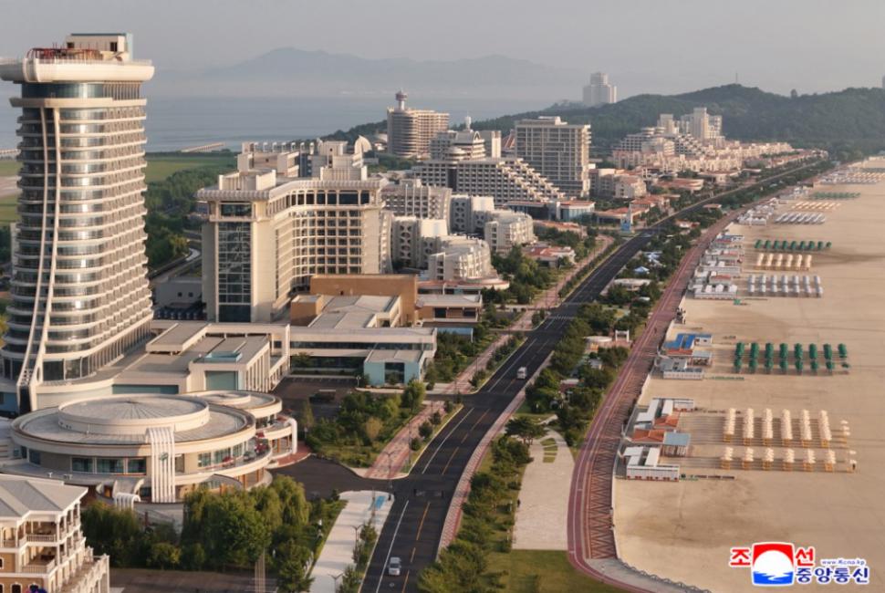 Extravaganța soției lui Kim Jong Un, care a apărut cu geantă Gucci și îmbrăcată în pantaloni după ce nu a fost văzută mai bine de un an 984484