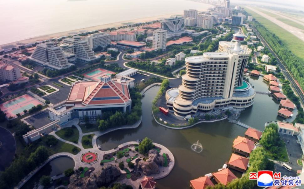 Extravaganța soției lui Kim Jong Un, care a apărut cu geantă Gucci și îmbrăcată în pantaloni după ce nu a fost văzută mai bine de un an 984486