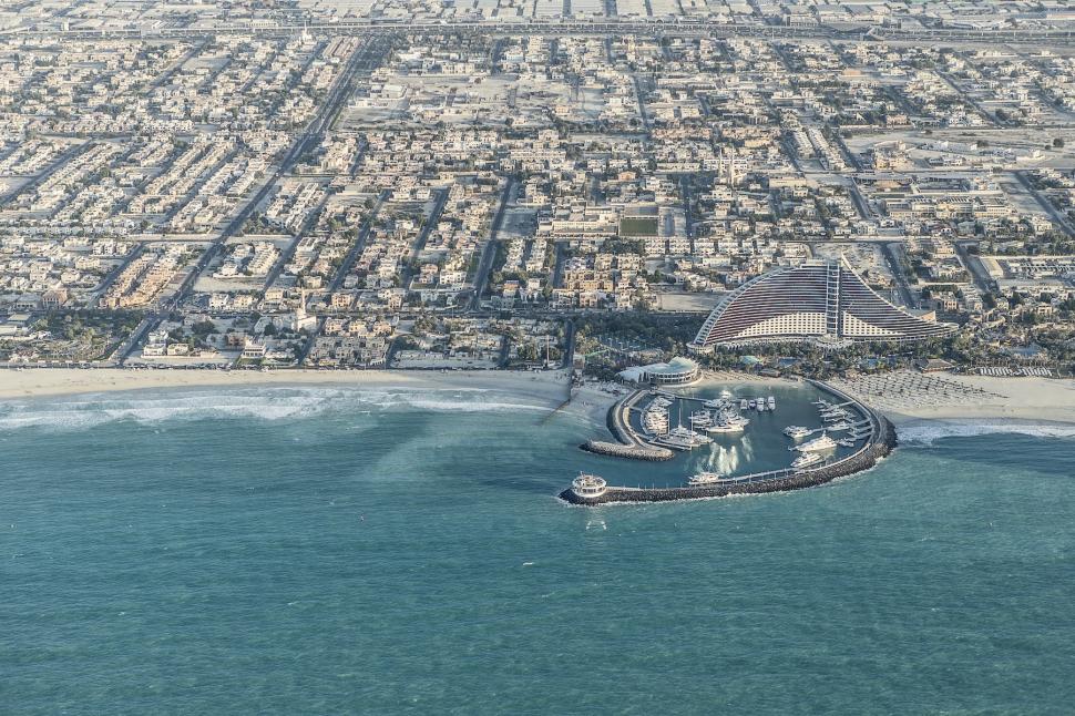 Cum arăta oraşul preferat al românilor când a fost la un pas să devină parte din India. Istoria neştiută a Dubaiului 984601