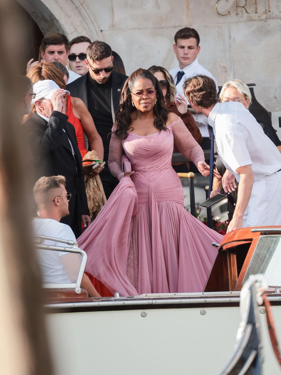 Primele imagini de la „nunta secolului” a lui Jeff Bezos. Vedetele care au furat privirile cu ținute extravagante 984781