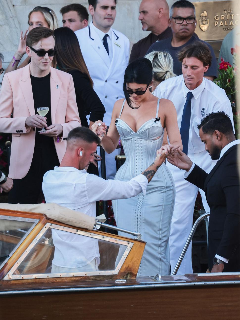 Primele imagini de la „nunta secolului” a lui Jeff Bezos. Vedetele care au furat privirile cu ținute extravagante 984785