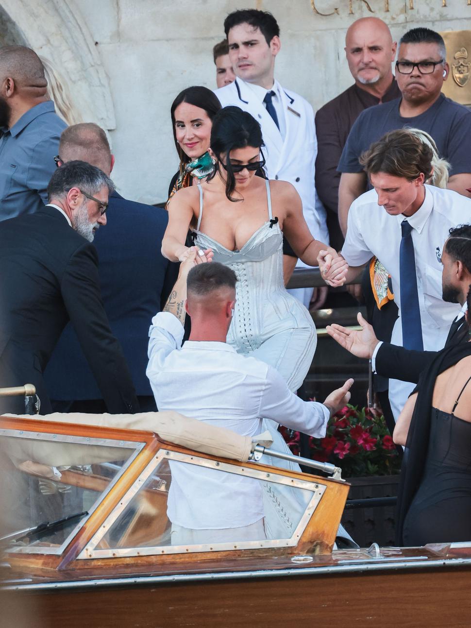 Primele imagini de la „nunta secolului” a lui Jeff Bezos. Vedetele care au furat privirile cu ținute extravagante 984786