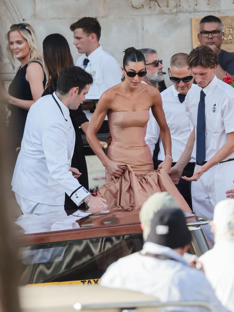 Primele imagini de la „nunta secolului” a lui Jeff Bezos. Vedetele care au furat privirile cu ținute extravagante 984787