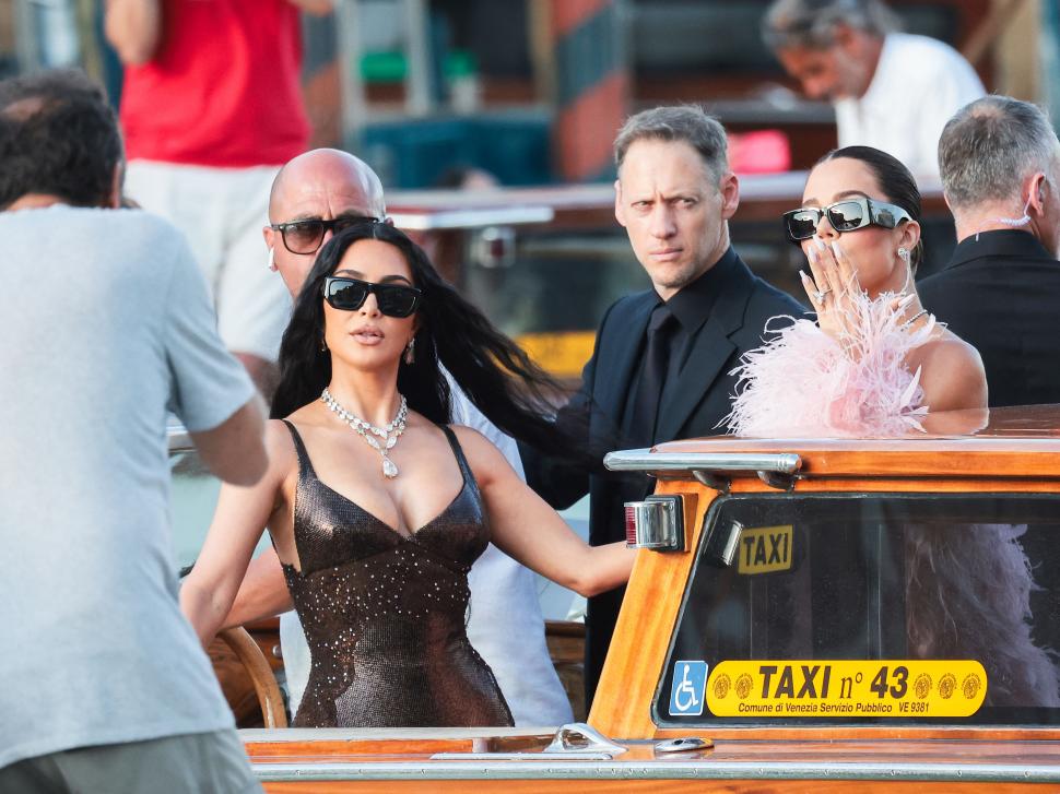 Primele imagini de la „nunta secolului” a lui Jeff Bezos. Vedetele care au furat privirile cu ținute extravagante 984788