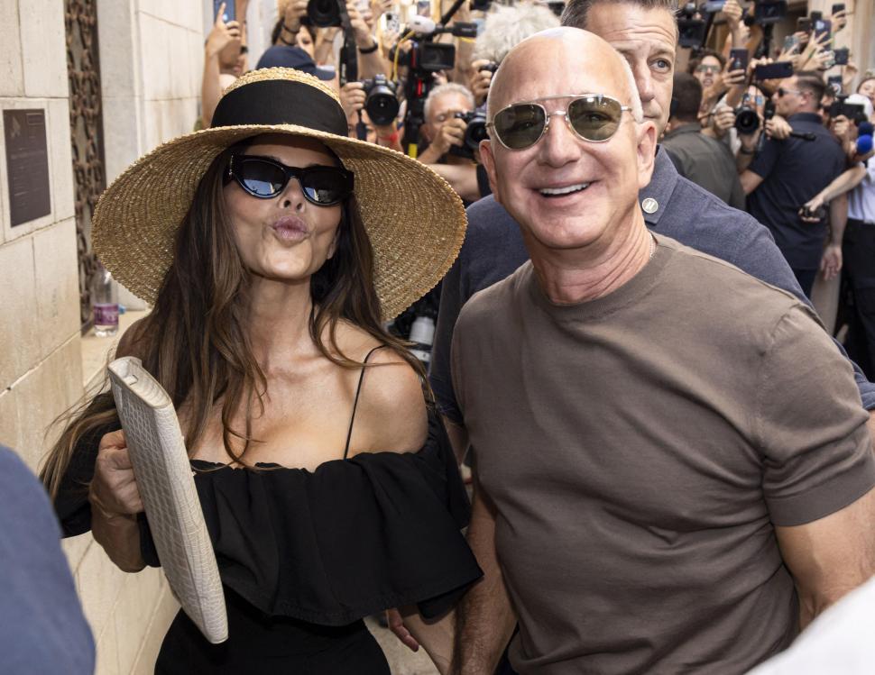 Nunta extravagantă de 3 zile a lui Jeff Bezos s-a încheiat cu o mega-petrecere în pijamale. Noi imagini spectaculoase din Veneția 984862