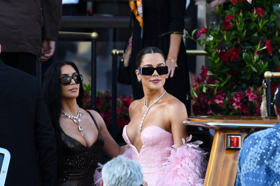 După nuntă, Jeff Bezos și Lauren Sanchez au plecat în Croația cu elicopterul pilotat de mireasă. De ce este „amărât” miliardarul 985048