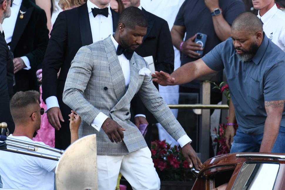 După nuntă, Jeff Bezos și Lauren Sanchez au plecat în Croația cu elicopterul pilotat de mireasă. De ce este „amărât” miliardarul 985059