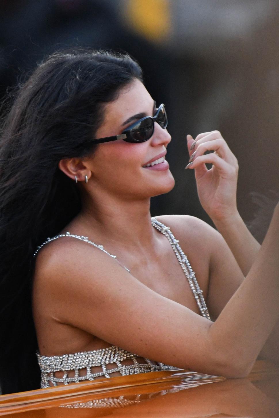 După nuntă, Jeff Bezos și Lauren Sanchez au plecat în Croația cu elicopterul pilotat de mireasă. De ce este „amărât” miliardarul 985062