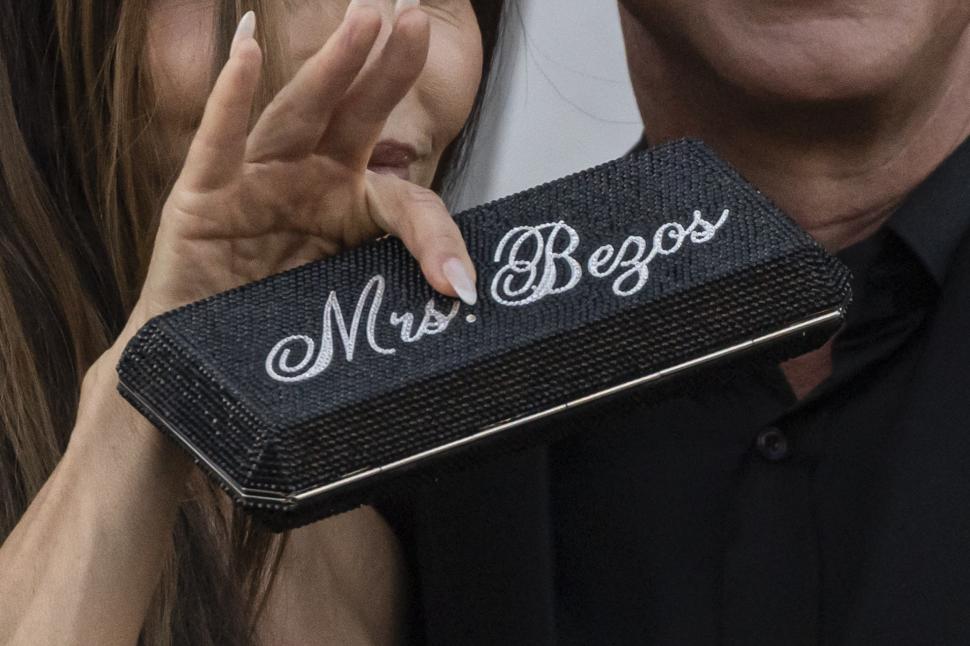 După nuntă, Jeff Bezos și Lauren Sanchez au plecat în Croația cu elicopterul pilotat de mireasă. De ce este „amărât” miliardarul 985073