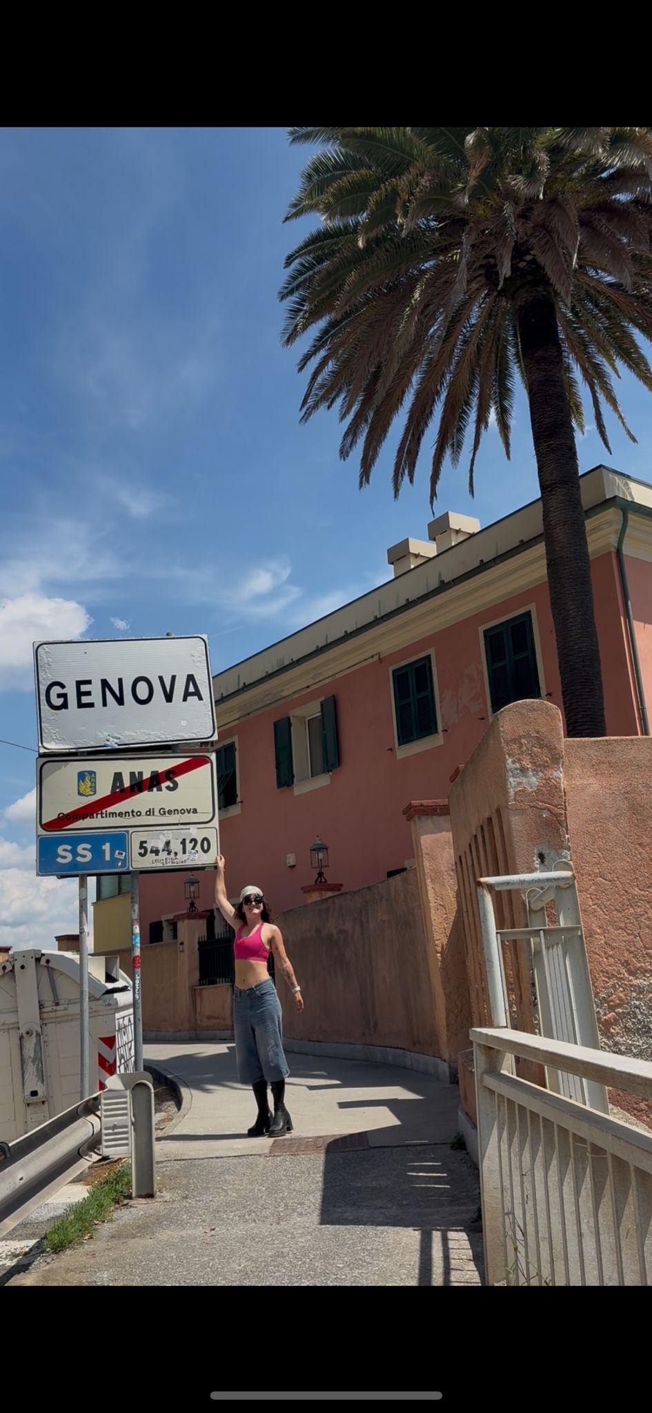 Mii de kilometri pe tocuri: Dora, tânăra care merge din Spania până în România pentru victimele traficului sexual 984583