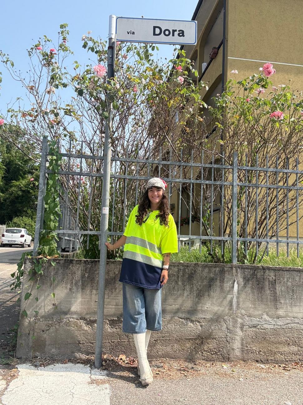 Mii de kilometri pe tocuri: Dora, tânăra care merge din Spania până în România pentru victimele traficului sexual 984584