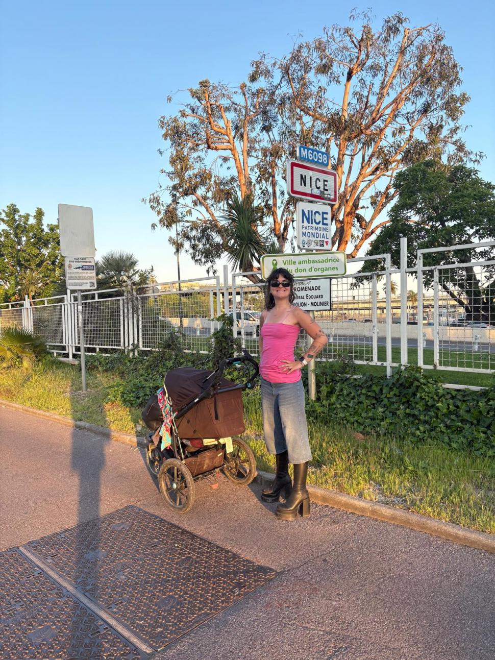 Mii de kilometri pe tocuri: Dora, tânăra care merge din Spania până în România pentru victimele traficului sexual 984585