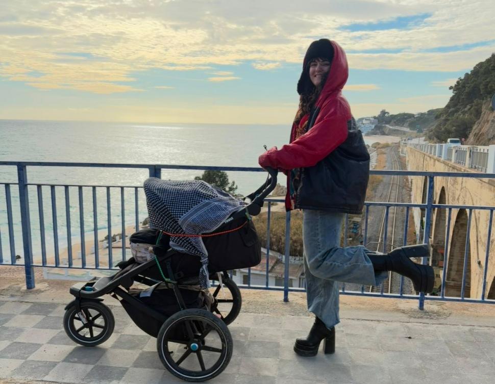 Mii de kilometri pe tocuri: Dora, tânăra care merge din Spania până în România pentru victimele traficului sexual 984586