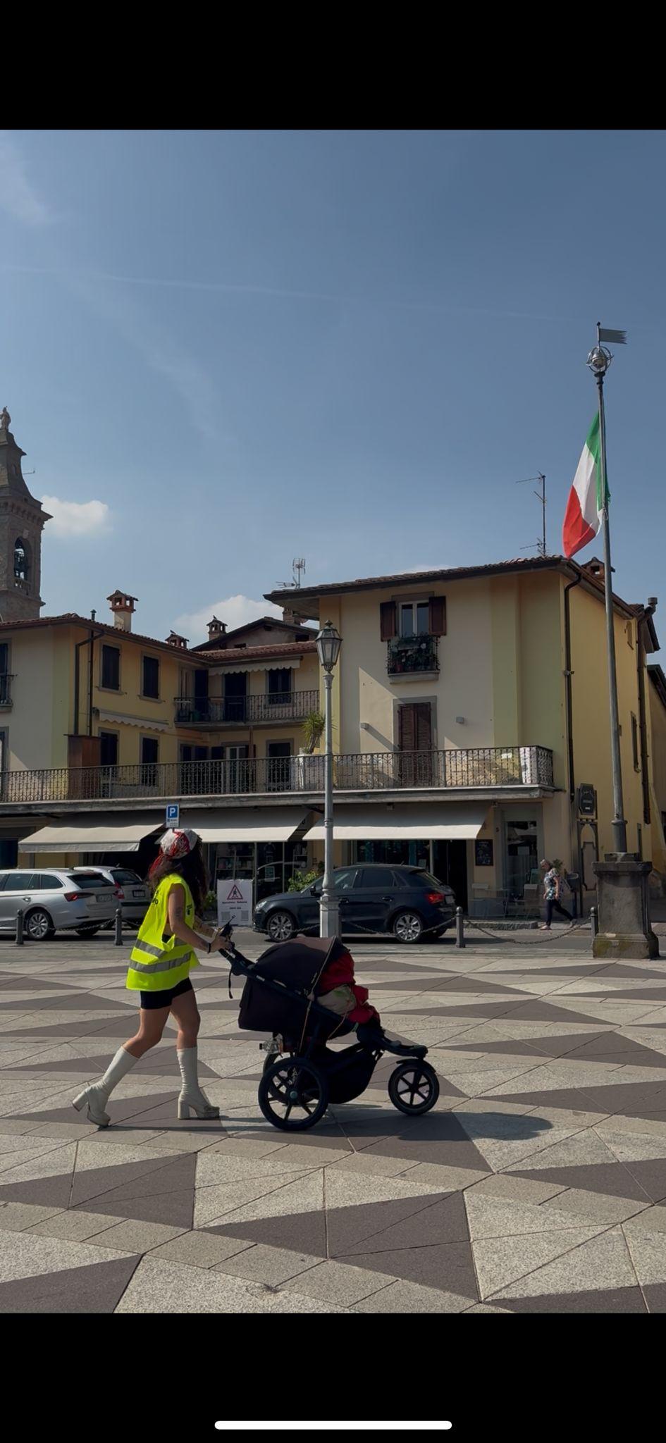 Mii de kilometri pe tocuri: Dora, tânăra care merge din Spania până în România pentru victimele traficului sexual 984588