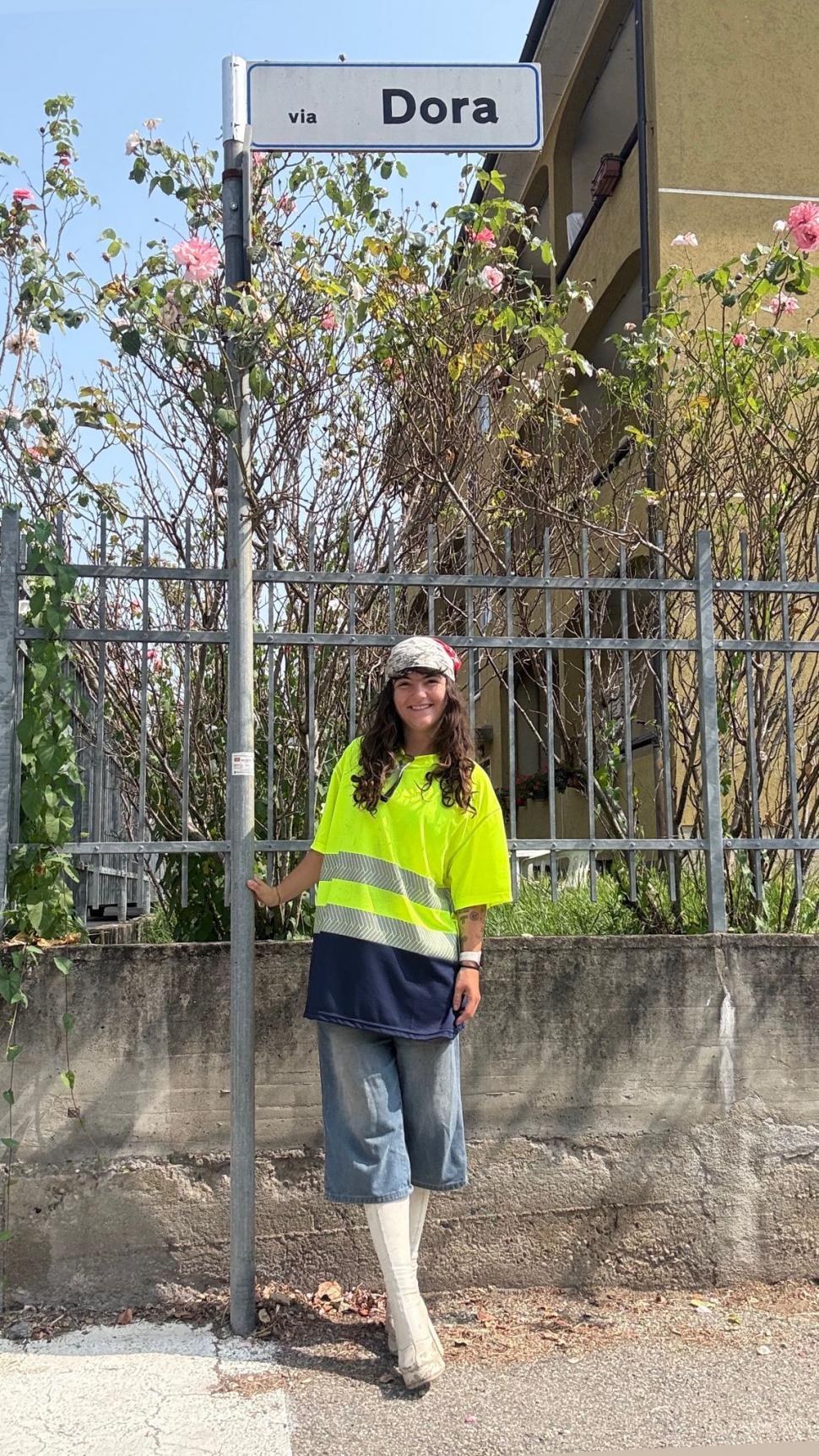 Mii de kilometri pe tocuri: Dora, tânăra care merge din Spania până în România pentru victimele traficului sexual 984589