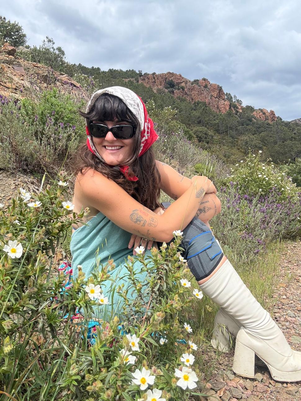 Mii de kilometri pe tocuri: Dora, tânăra care merge din Spania până în România pentru victimele traficului sexual 984590