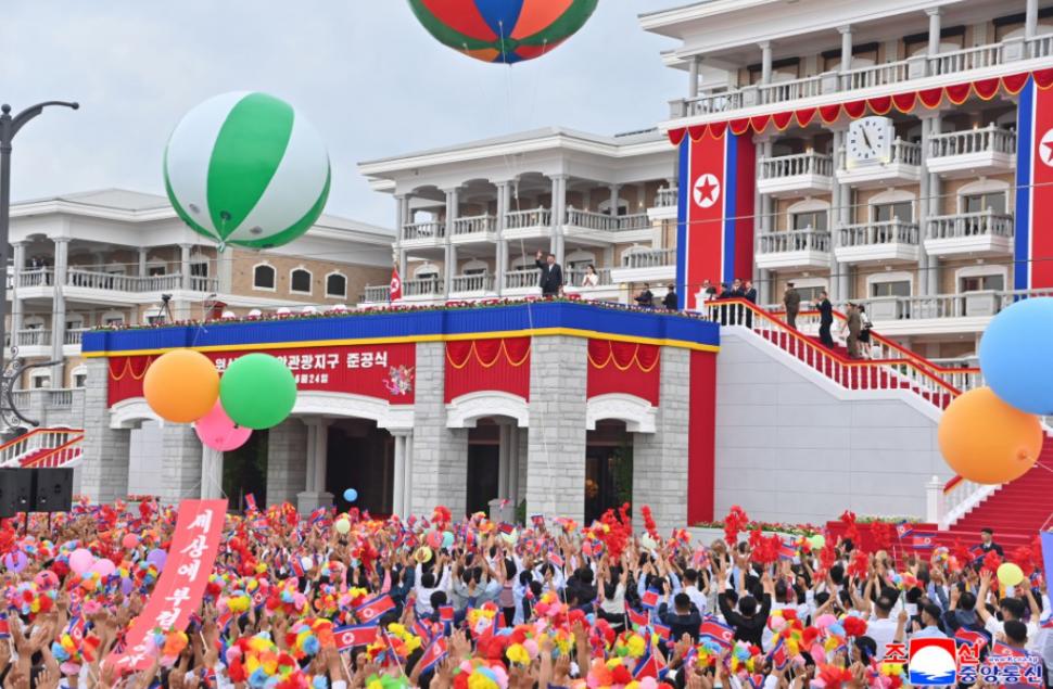 Prețul ireal al unei vacanțe la mare în Coreea de Nord, în resortul inaugurat de Kim Jong Un. Turiștii vor avea ghid și la plajă 985142