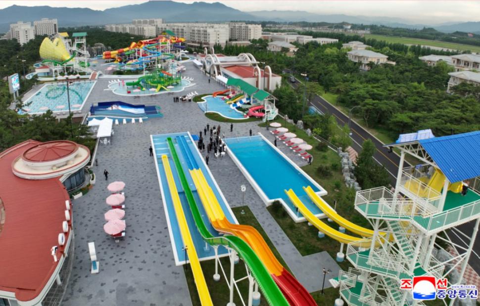 Prețul ireal al unei vacanțe la mare în Coreea de Nord, în resortul inaugurat de Kim Jong Un. Turiștii vor avea ghid și la plajă 985169