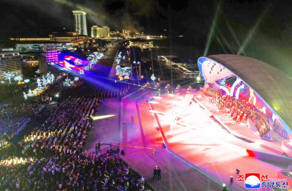 Prețul ireal al unei vacanțe la mare în Coreea de Nord, în resortul inaugurat de Kim Jong Un. Turiștii vor avea ghid și la plajă 985177