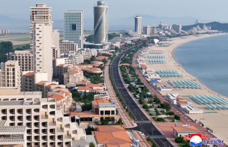 Prețul ireal al unei vacanțe la mare în Coreea de Nord, în resortul inaugurat de Kim Jong Un. Turiștii vor avea ghid și la plajă 985181