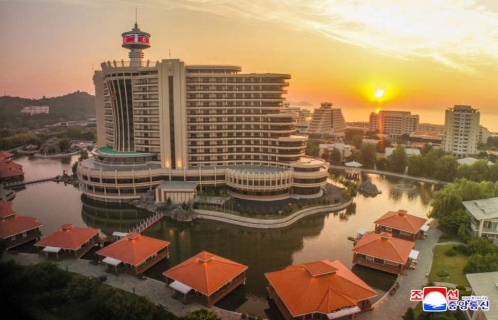 Prețul ireal al unei vacanțe la mare în Coreea de Nord, în resortul inaugurat de Kim Jong Un. Turiștii vor avea ghid și la plajă 985184