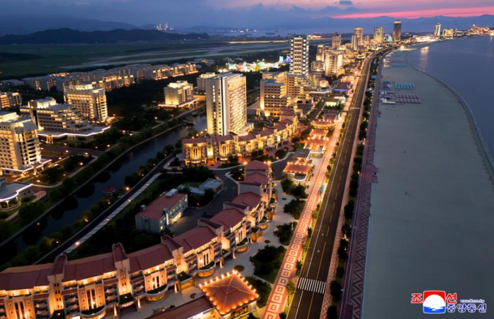 Prețul ireal al unei vacanțe la mare în Coreea de Nord, în resortul inaugurat de Kim Jong Un. Turiștii vor avea ghid și la plajă 985189