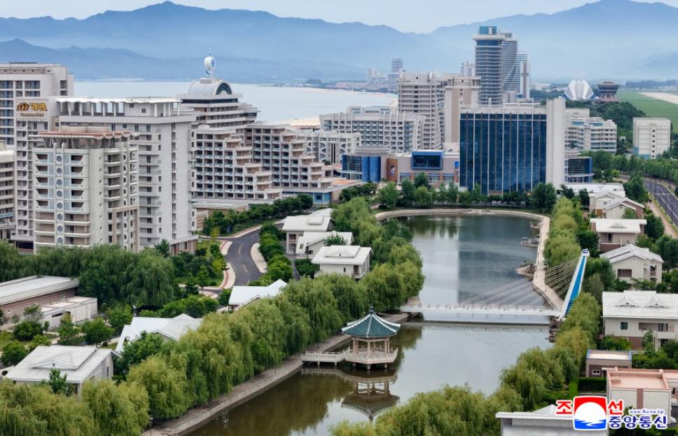 Prețul ireal al unei vacanțe la mare în Coreea de Nord, în resortul inaugurat de Kim Jong Un. Turiștii vor avea ghid și la plajă 985191