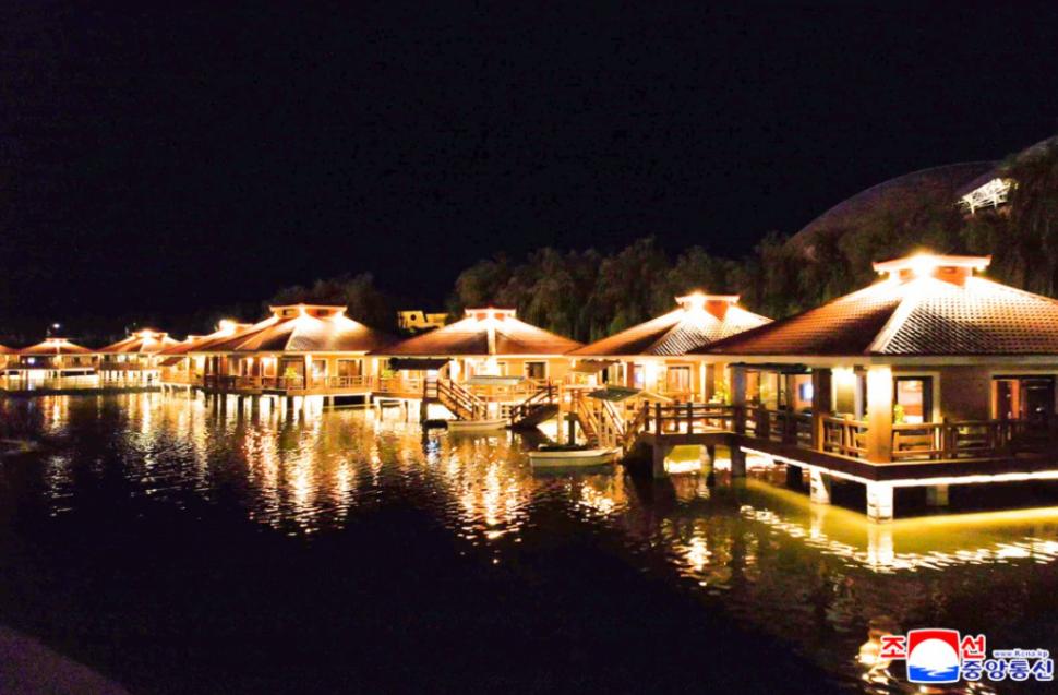 Prețul ireal al unei vacanțe la mare în Coreea de Nord, în resortul inaugurat de Kim Jong Un. Turiștii vor avea ghid și la plajă 985192