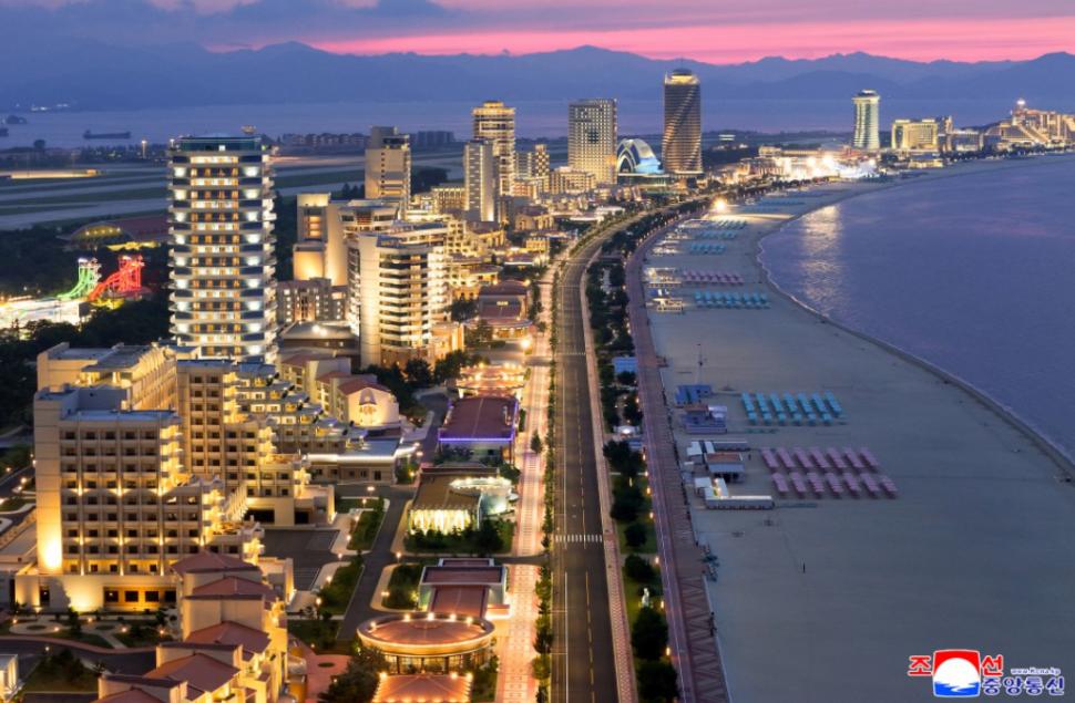 Prețul ireal al unei vacanțe la mare în Coreea de Nord, în resortul inaugurat de Kim Jong Un. Turiștii vor avea ghid și la plajă 985194