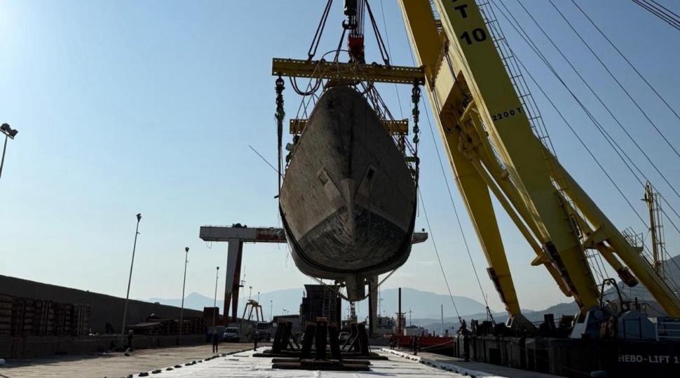 Primele imagini din interiorul epavei iahtului Bayesian. Cum arată salonul de lux unde petreceau Mike Lynch și invitații săi 985100