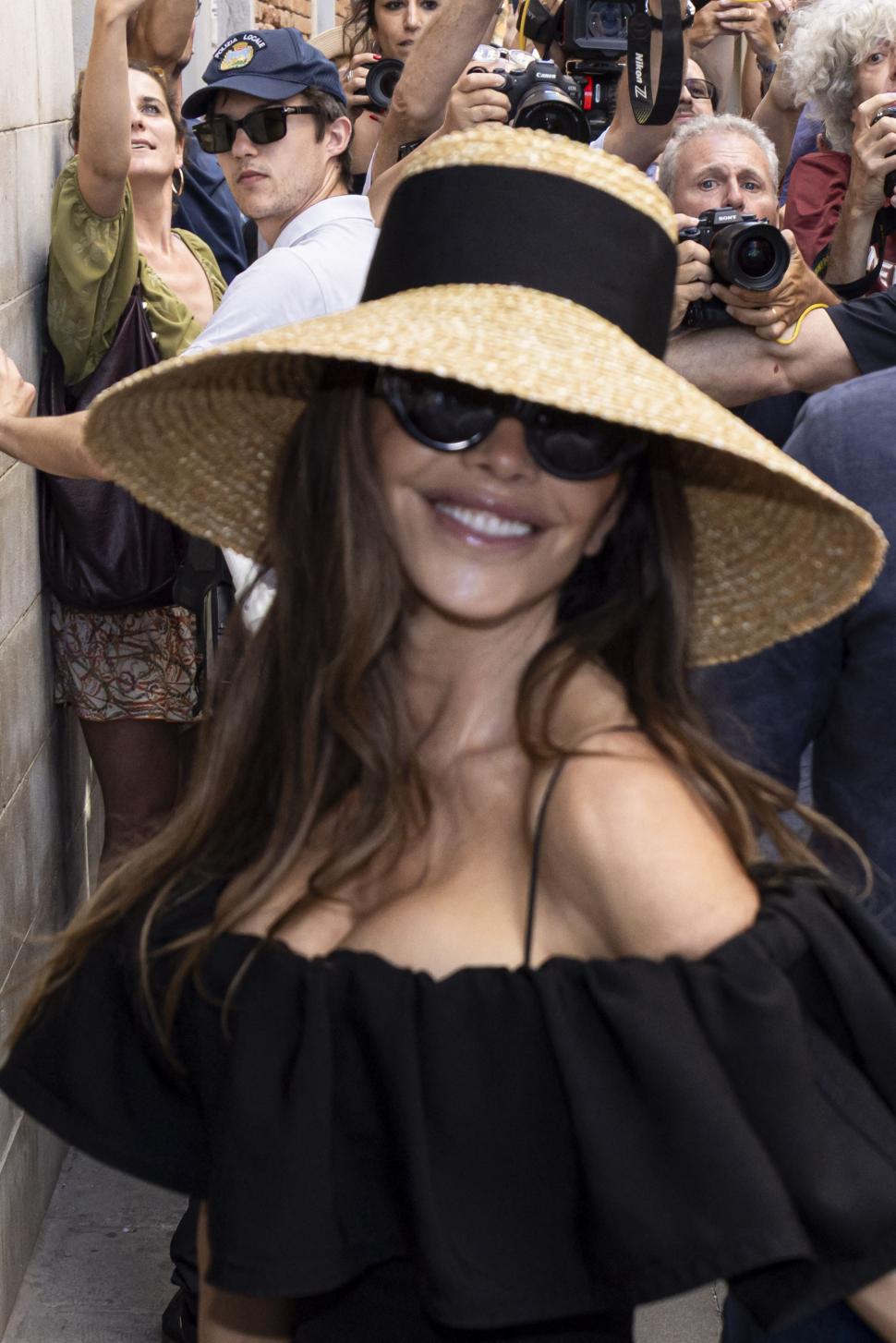 „Sunt groaznici”. Charlize Theron îi atacă pe Jeff Bezos și Lauren Sanchez după extravaganta nuntă de 50 de milioane de dolari 984945