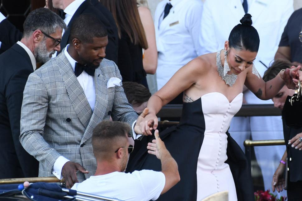 „Sunt groaznici”. Charlize Theron îi atacă pe Jeff Bezos și Lauren Sanchez după extravaganta nuntă de 50 de milioane de dolari 984946