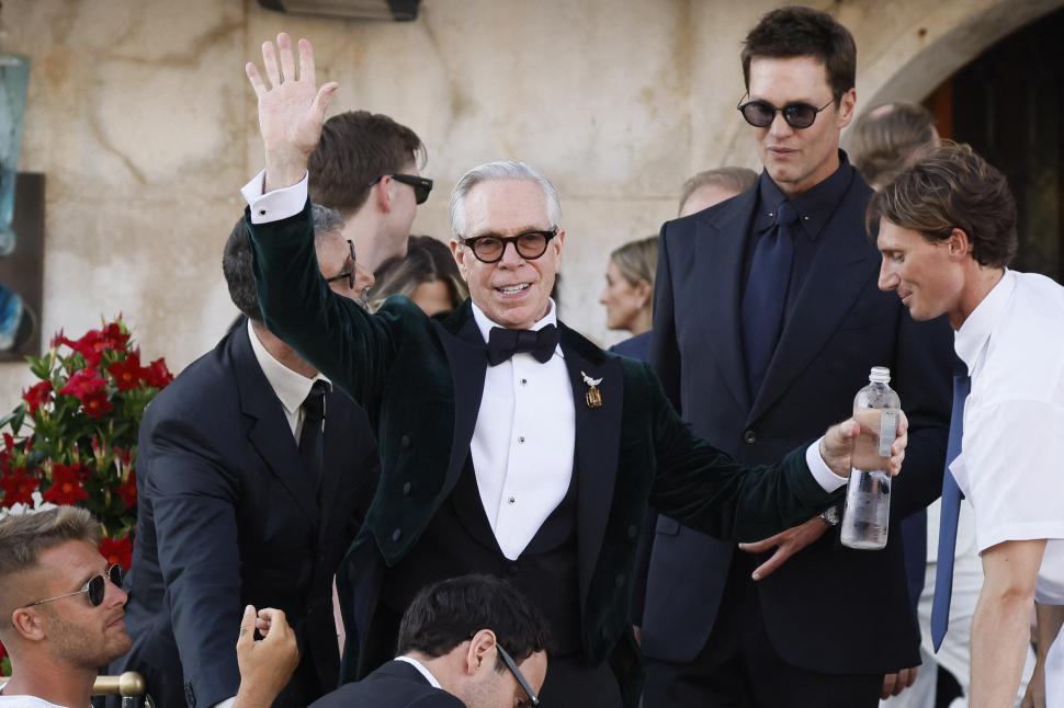 „Sunt groaznici”. Charlize Theron îi atacă pe Jeff Bezos și Lauren Sanchez după extravaganta nuntă de 50 de milioane de dolari 984948