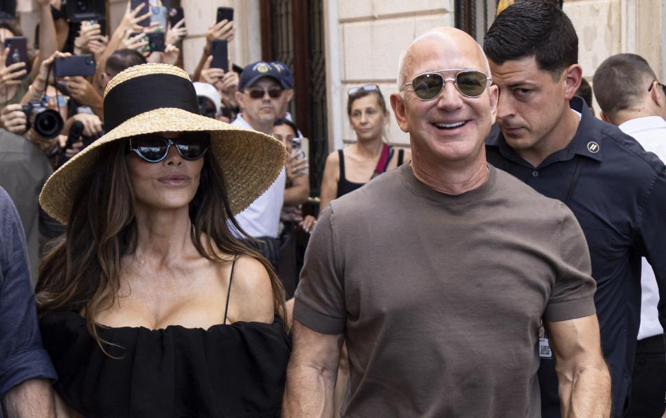 „Sunt groaznici”. Charlize Theron îi atacă pe Jeff Bezos și Lauren Sanchez după extravaganta nuntă de 50 de milioane de dolari 984954