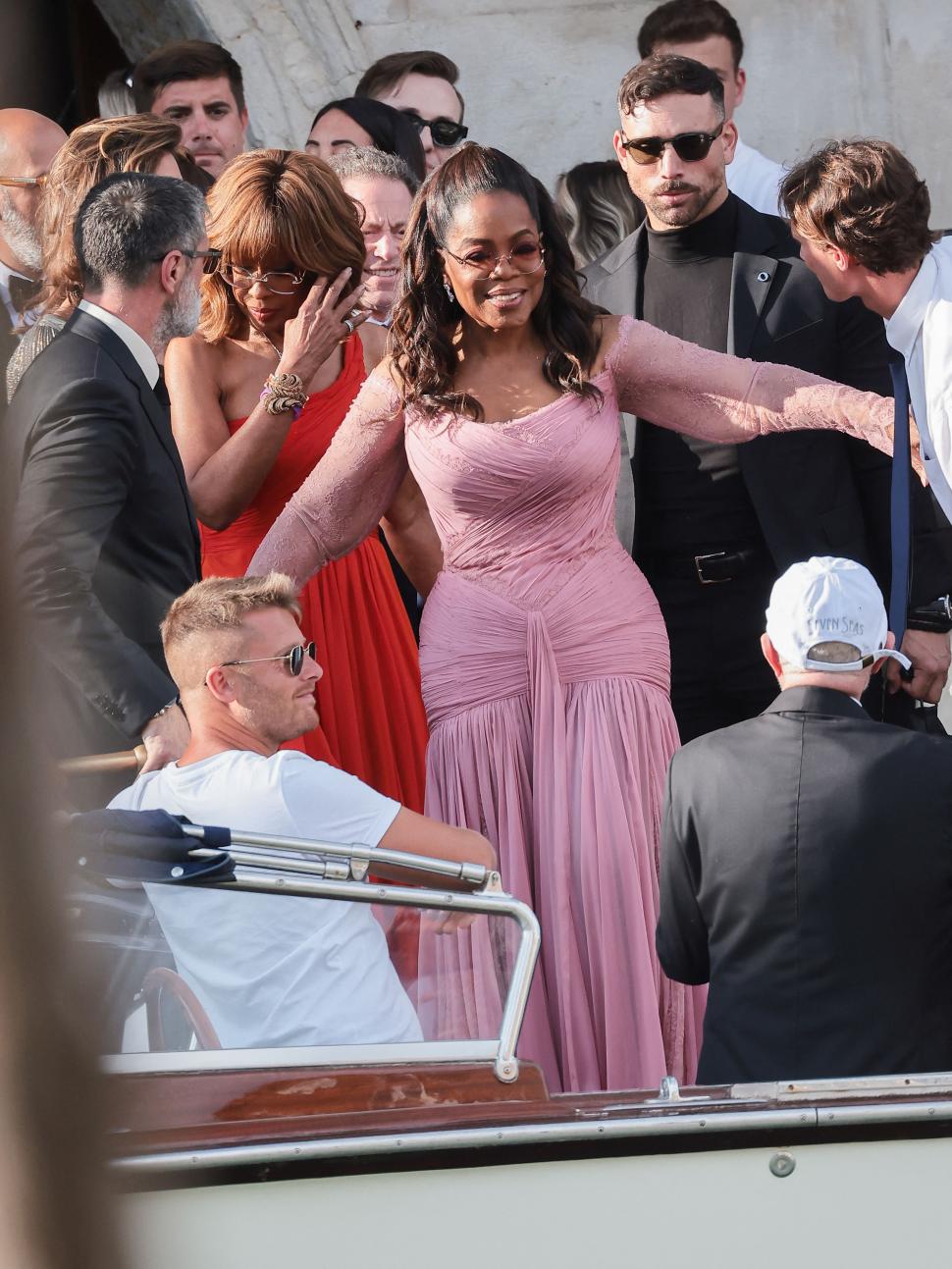 „Sunt groaznici”. Charlize Theron îi atacă pe Jeff Bezos și Lauren Sanchez după extravaganta nuntă de 50 de milioane de dolari 984955