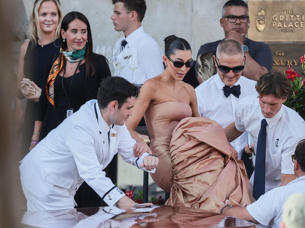 „Sunt groaznici”. Charlize Theron îi atacă pe Jeff Bezos și Lauren Sanchez după extravaganta nuntă de 50 de milioane de dolari 984963