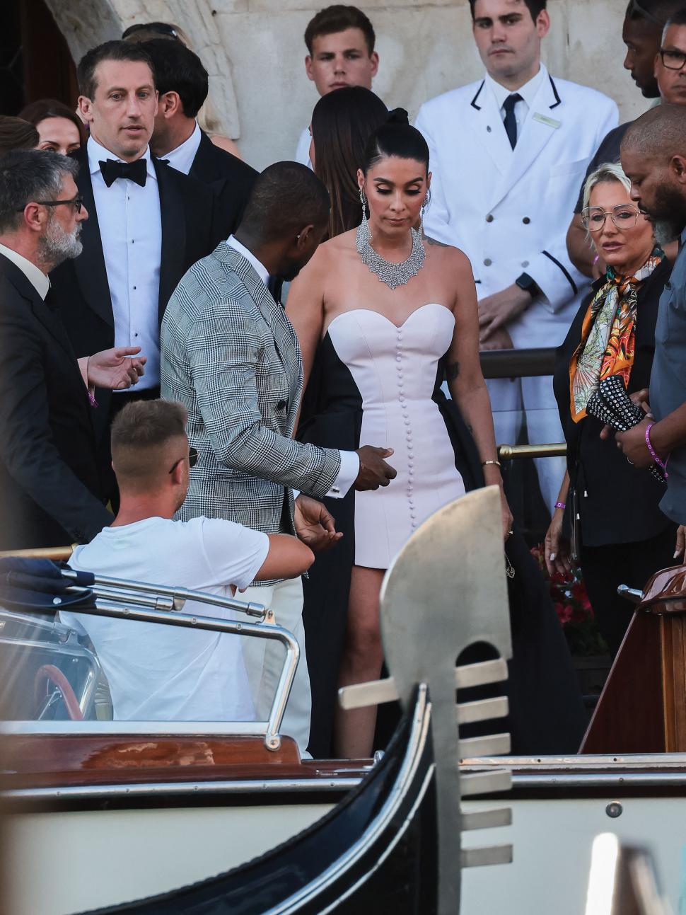 „Sunt groaznici”. Charlize Theron îi atacă pe Jeff Bezos și Lauren Sanchez după extravaganta nuntă de 50 de milioane de dolari 984967