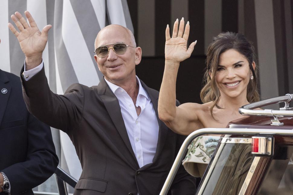 „Sunt groaznici”. Charlize Theron îi atacă pe Jeff Bezos și Lauren Sanchez după extravaganta nuntă de 50 de milioane de dolari 984969