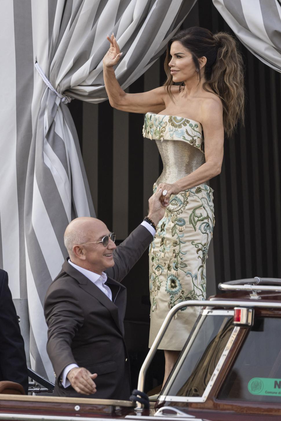 „Sunt groaznici”. Charlize Theron îi atacă pe Jeff Bezos și Lauren Sanchez după extravaganta nuntă de 50 de milioane de dolari 984970